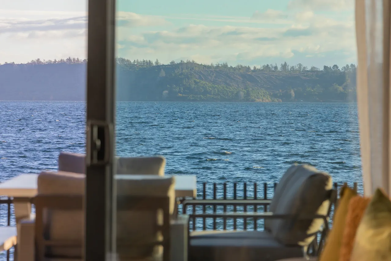 Roam Taupo Lake Front Unit 2 - Spa Pool 6