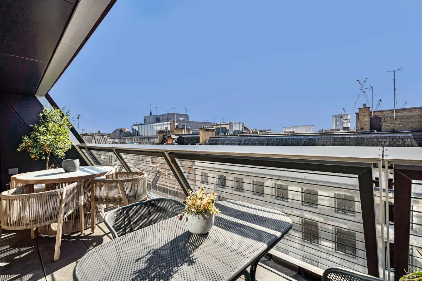 Luxury Mayfair 3-Bed AC, Parking, Gym & Security 11