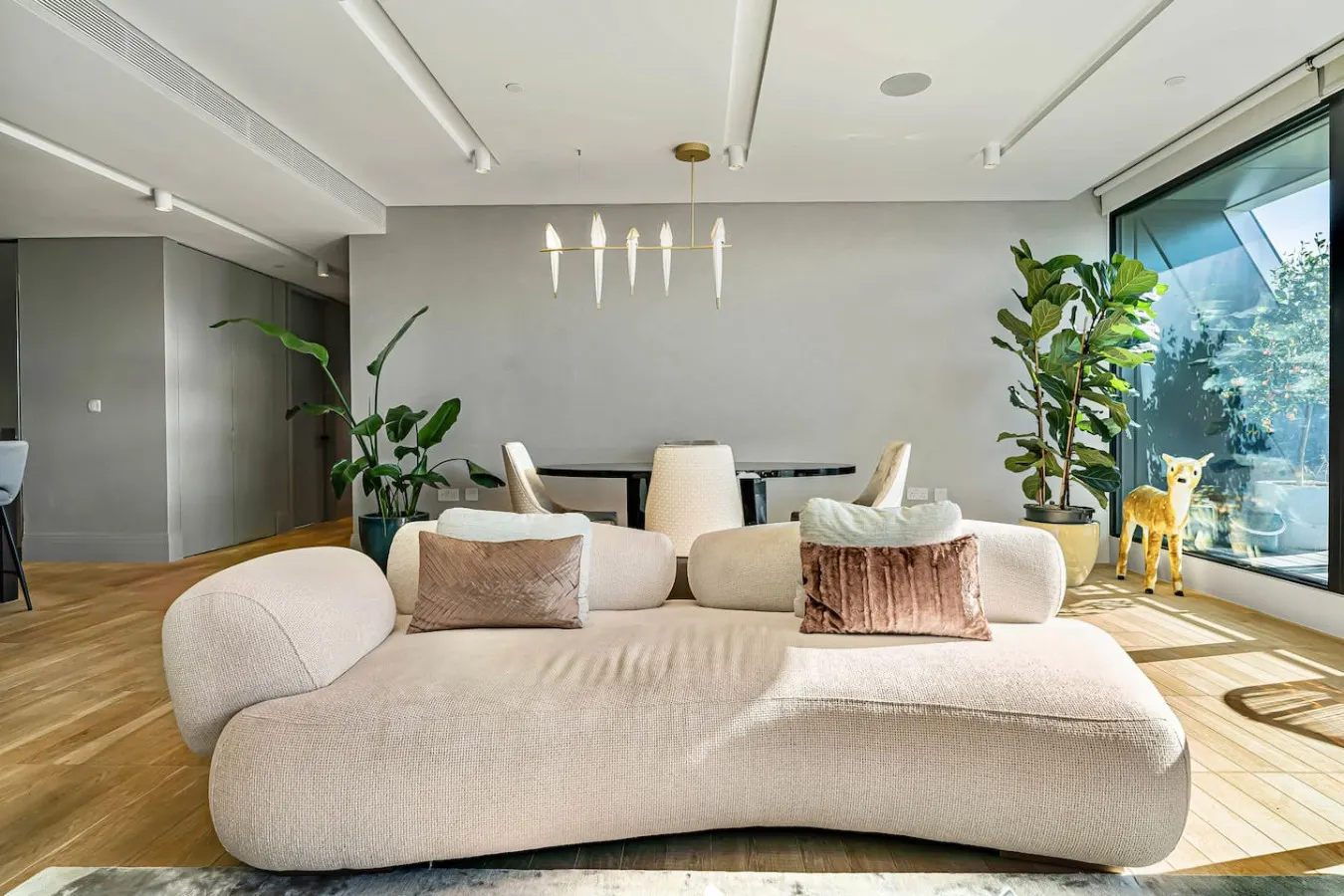Luxury Mayfair 3-Bed AC, Parking, Gym & Security 14