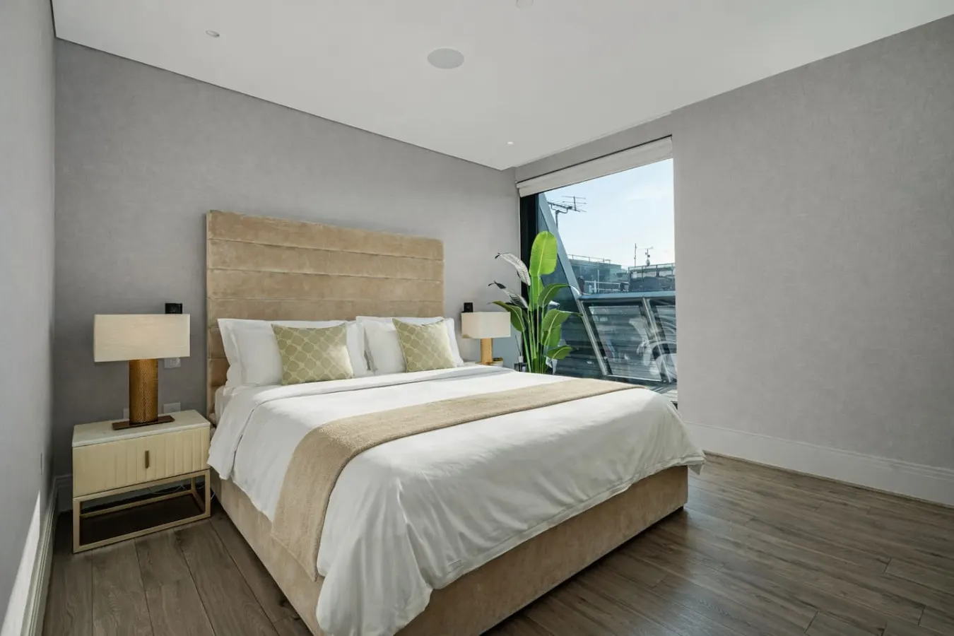 Luxury Mayfair 3-Bed AC, Parking, Gym & Security 19