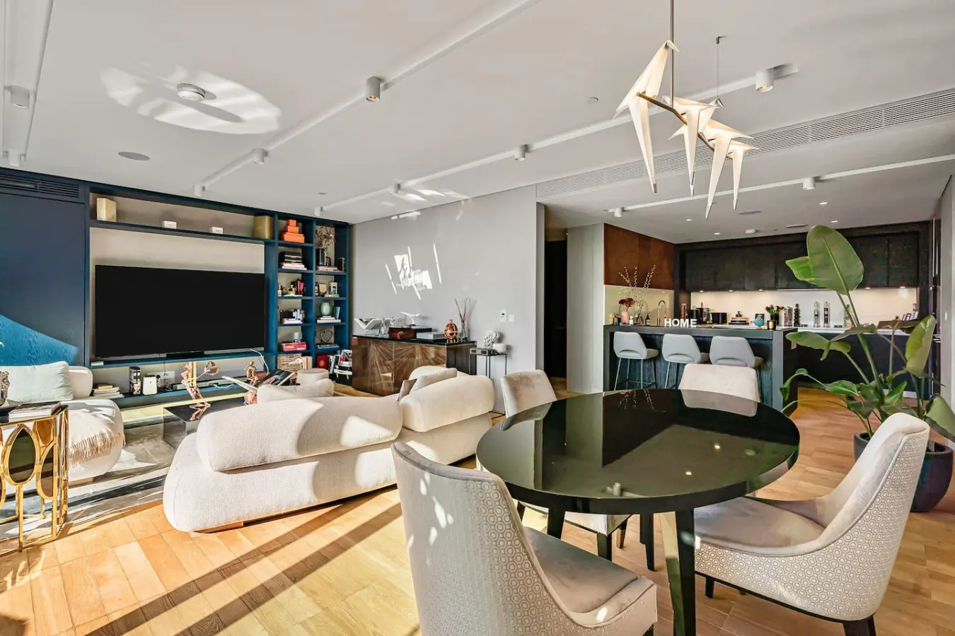 Luxury Mayfair 3-Bed | AC, Parking, Gym & Security — photo 4