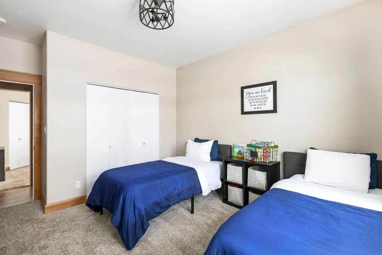 Great Falls Luxe Retreat Yard + Office W & R 4
