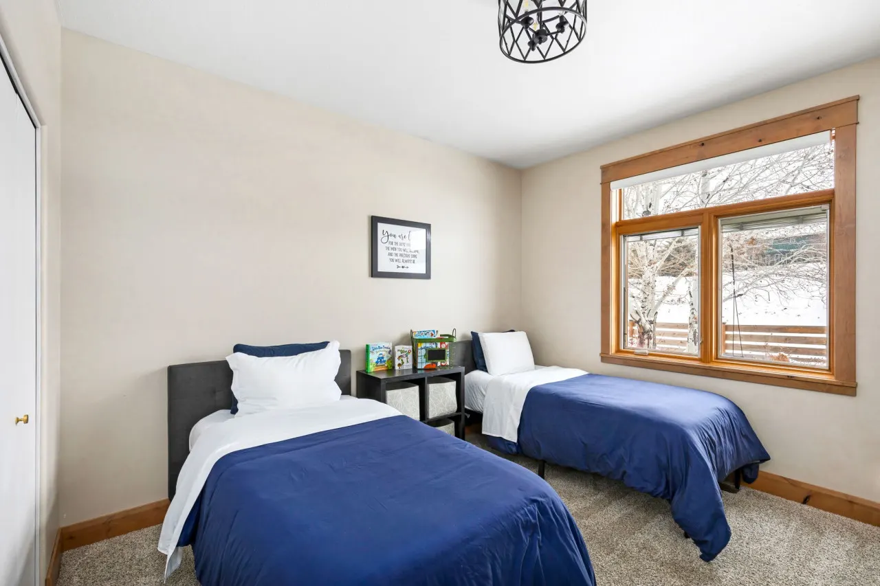Great Falls Luxe Retreat Yard + Office W & R 5