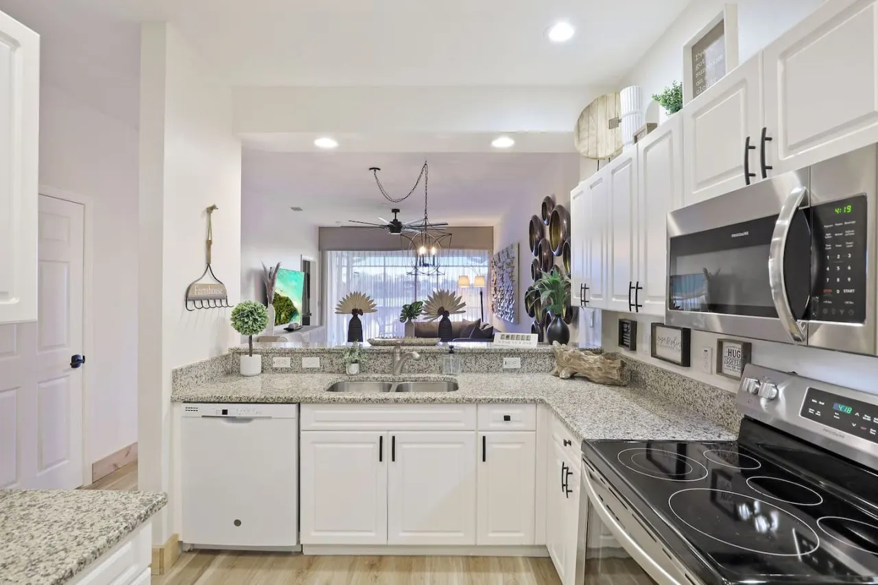 Luxury 3bd/2b Condo at GreenLinks in Lely 9