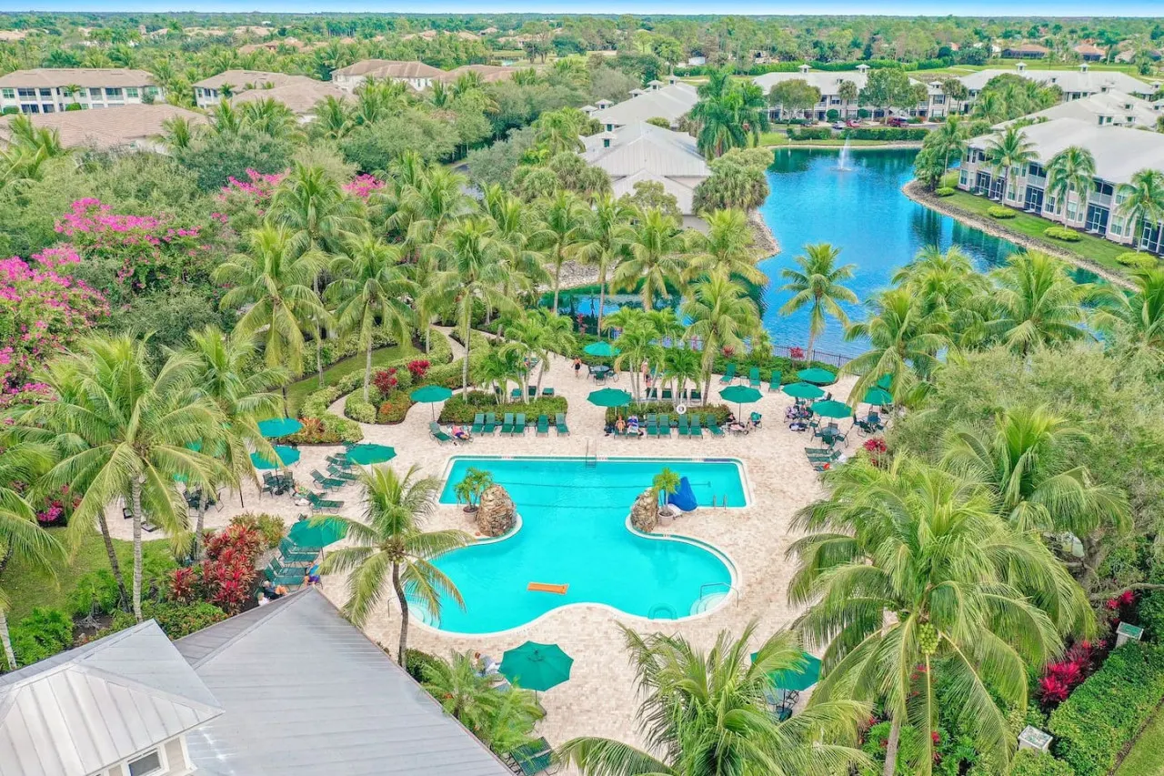 Luxury 3bd/2b Condo at GreenLinks in Lely 4