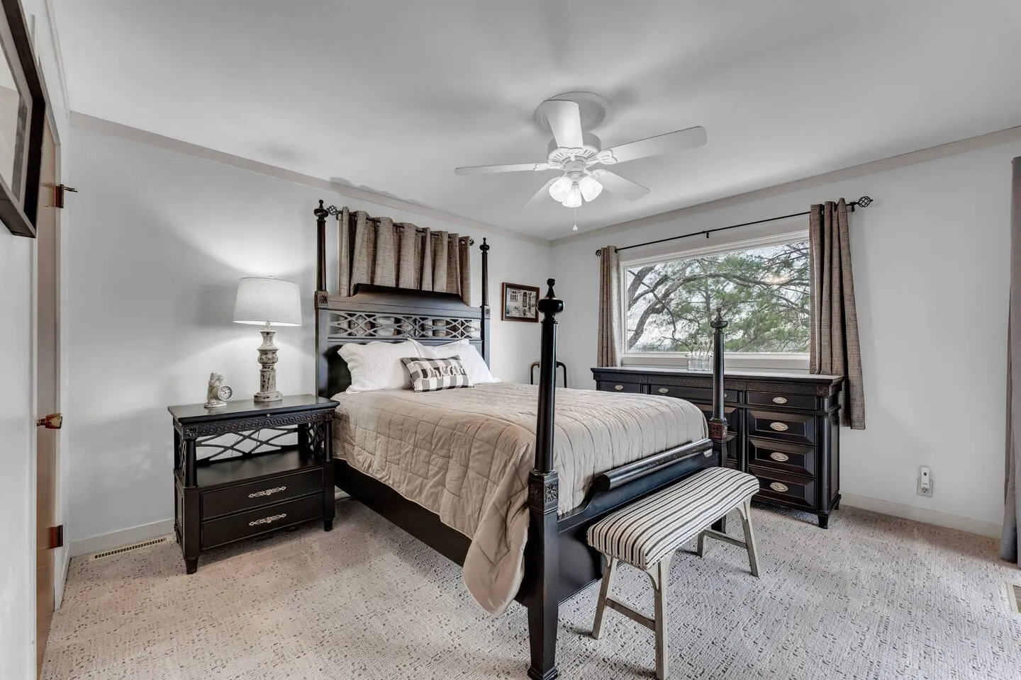 Lakeview 5BR + Private Cottage Fire Pit 9