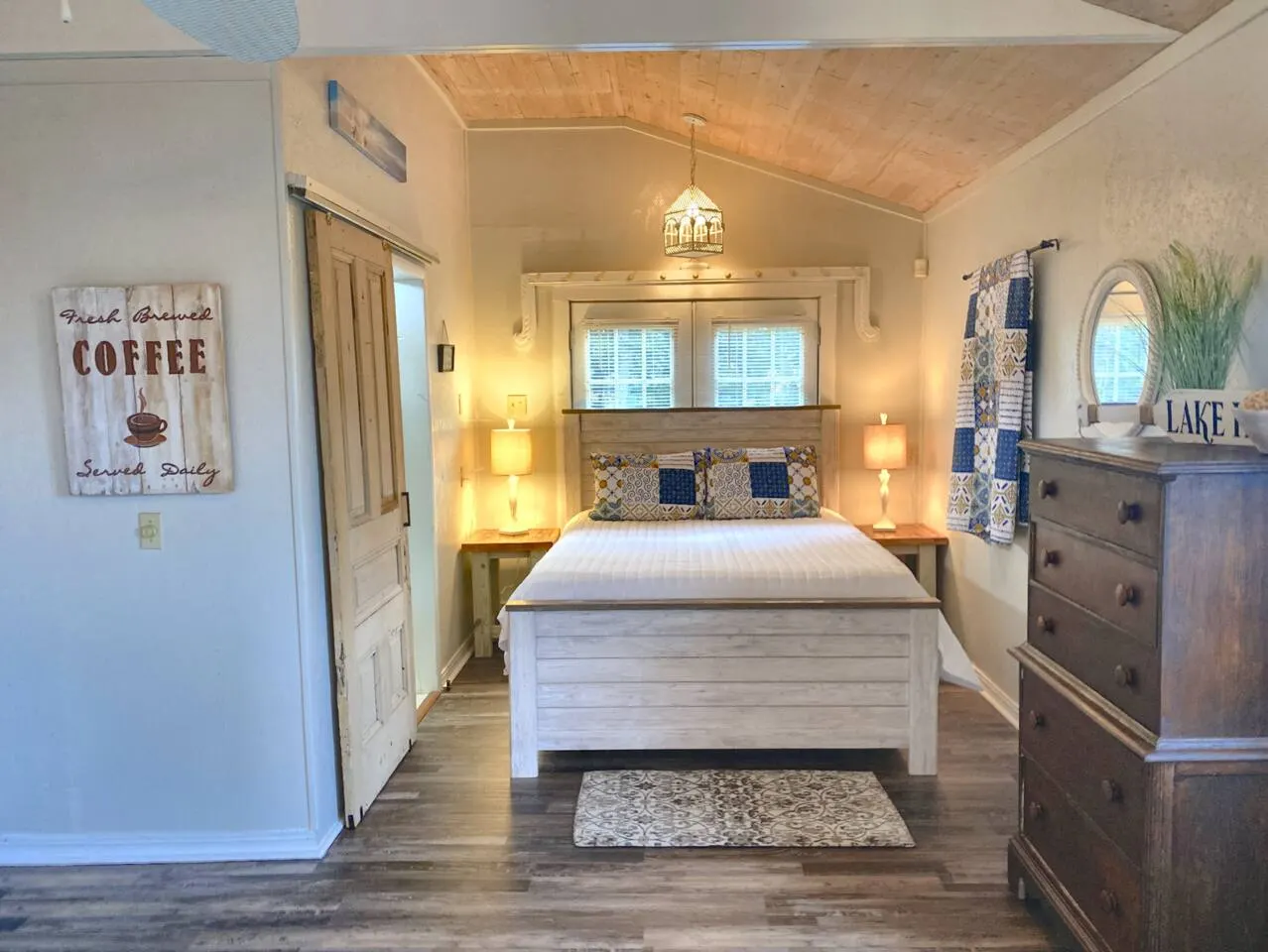 Lakeview 5BR + Private Cottage Fire Pit 17