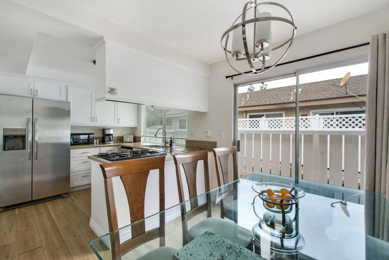 2Bd/2Bth Close To Shopping | Freeway | Theme Parks — photo 2