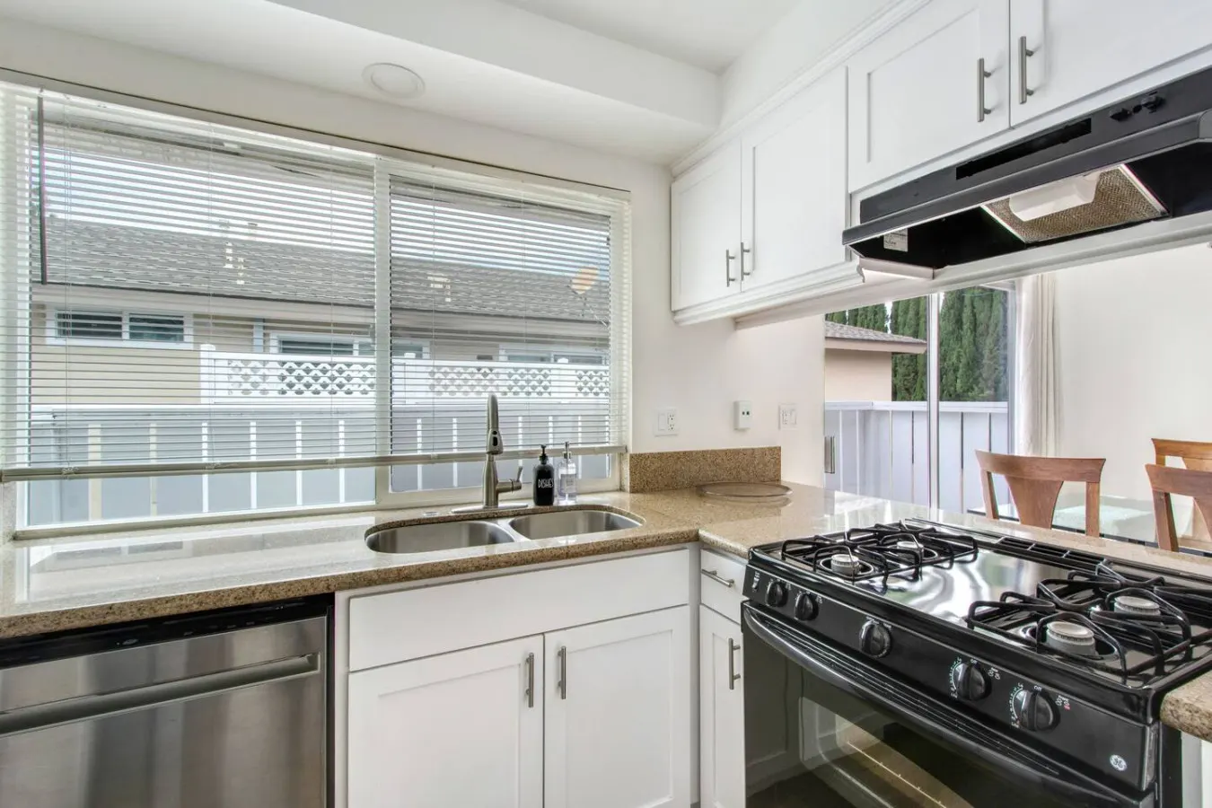 2Bd/2Bth Close To Shopping Freeway Theme Parks 11