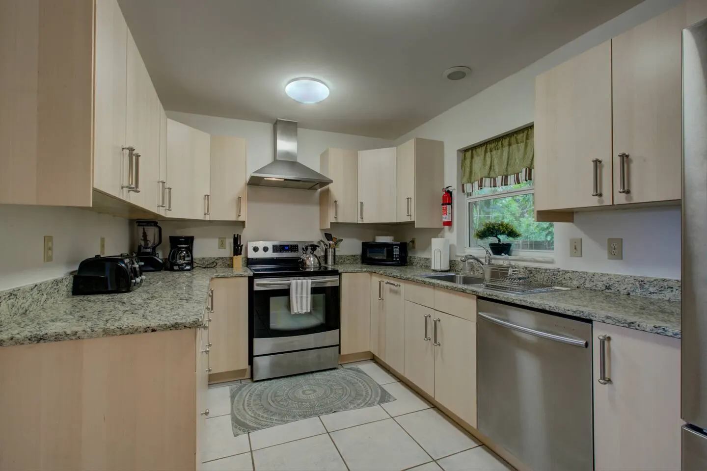 Prime Siesta Dr Home Near Beach & Downtown 12
