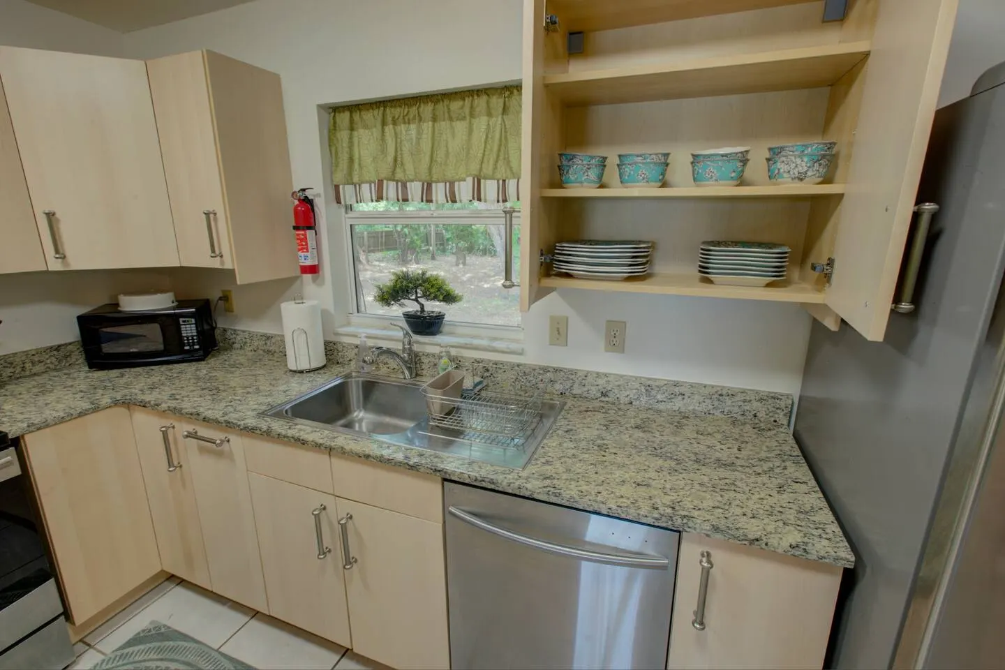 Prime Siesta Dr Home Near Beach & Downtown 13