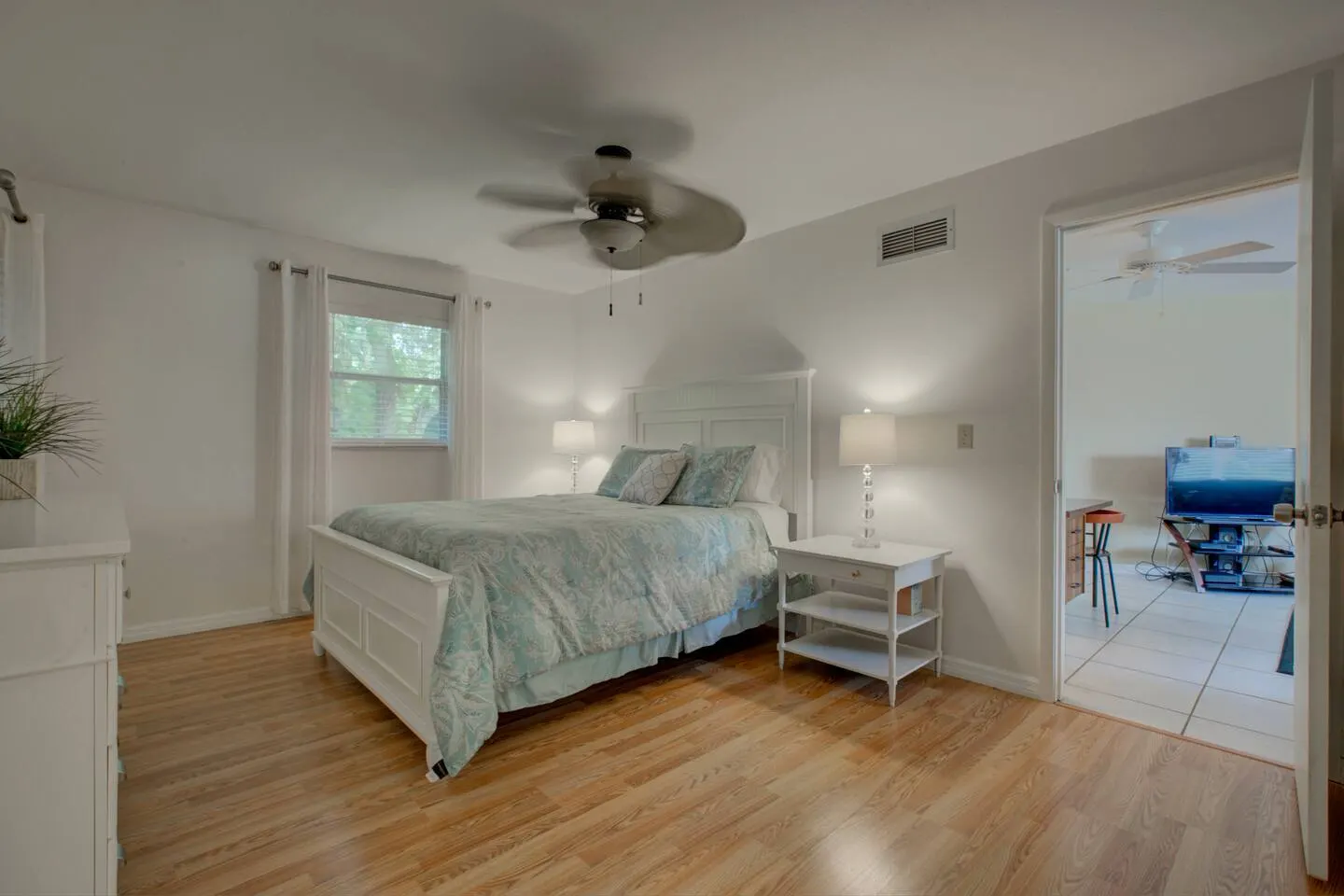 Prime Siesta Dr Home Near Beach & Downtown 17