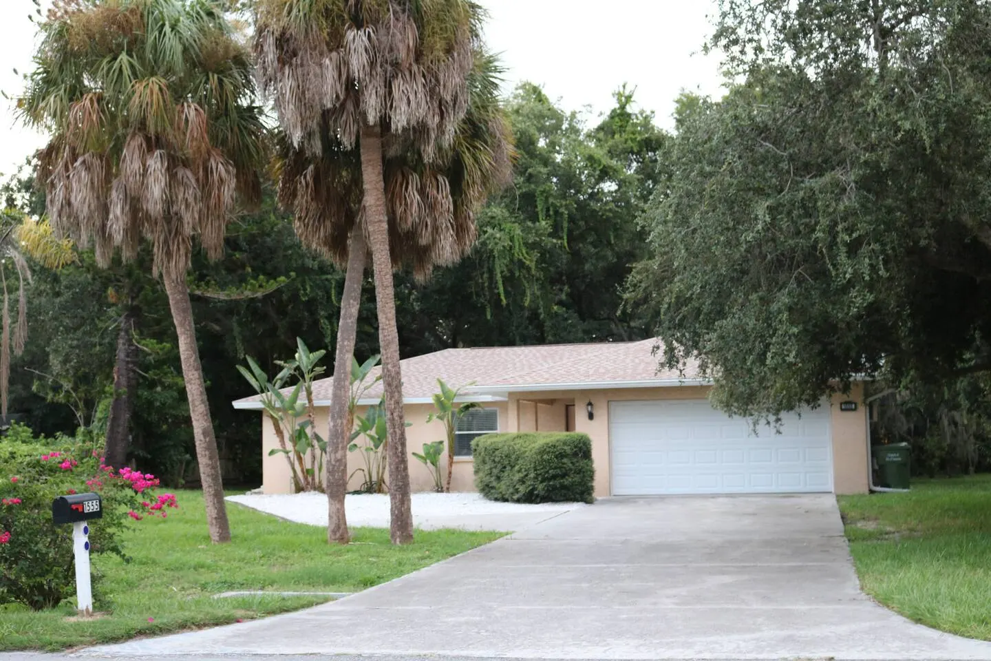Prime Siesta Dr Home Near Beach & Downtown — photo 4