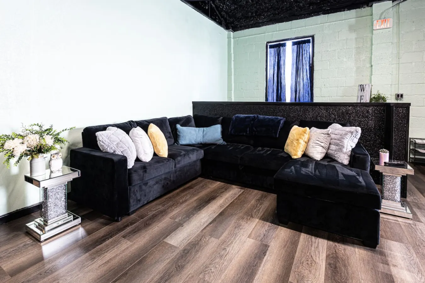 Lulu's Loft ~ Walk to Food & Drinks 5 min to DT 16