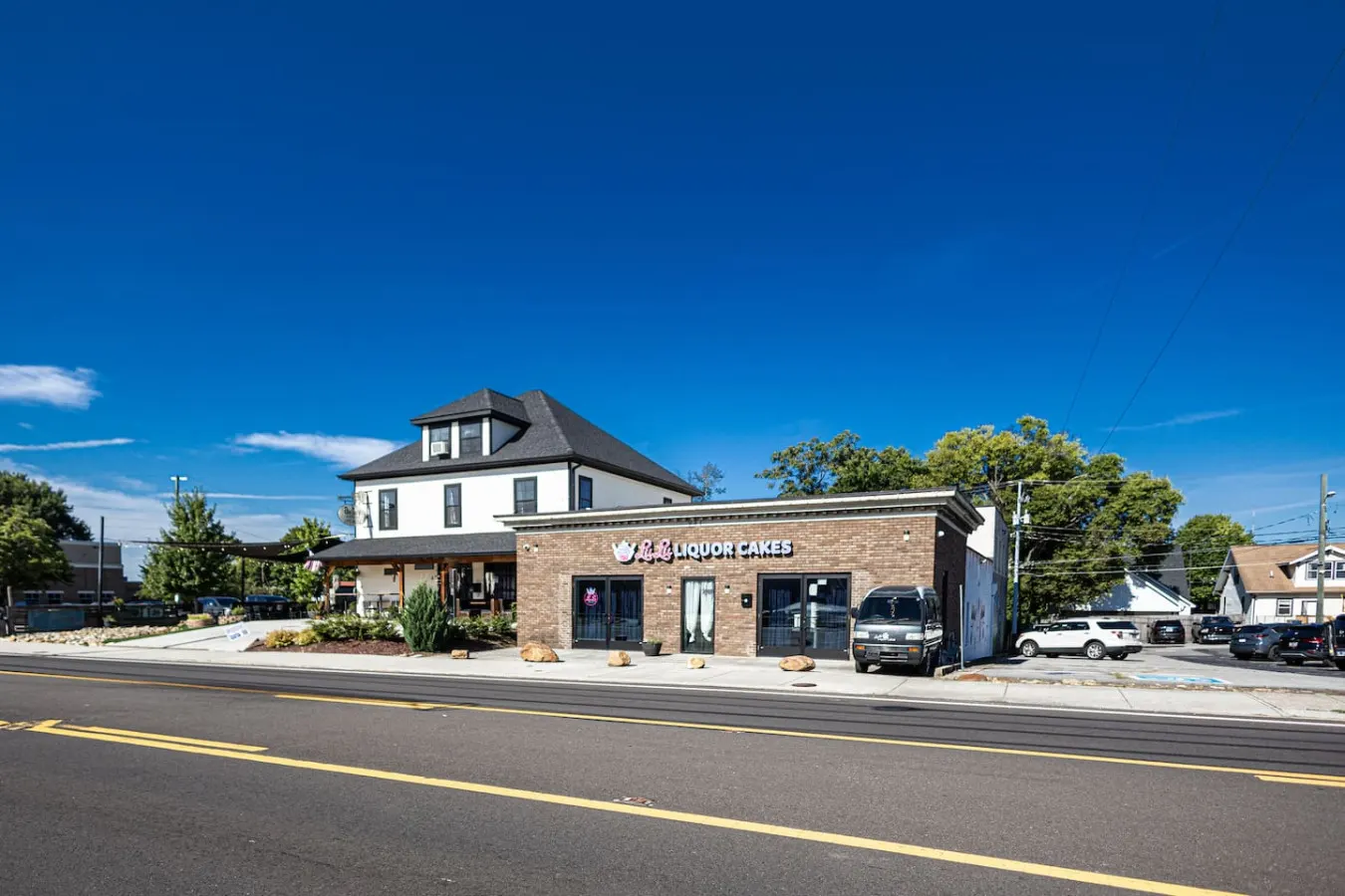 Lulu's Loft ~ Walk to Food & Drinks 5 min to DT 17