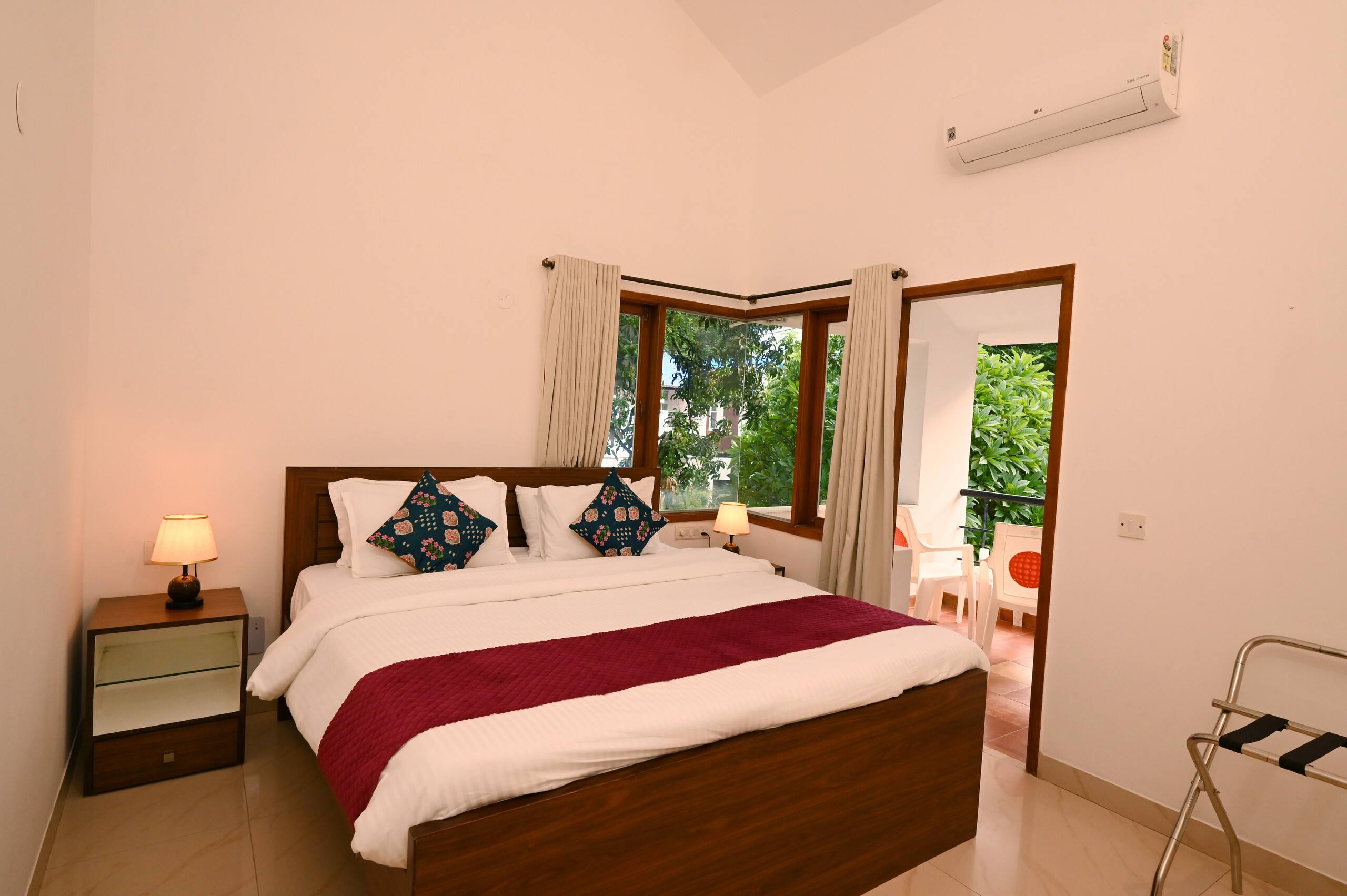 Solitude By The Pool-2BR Villa nr Novotel Candolim 13