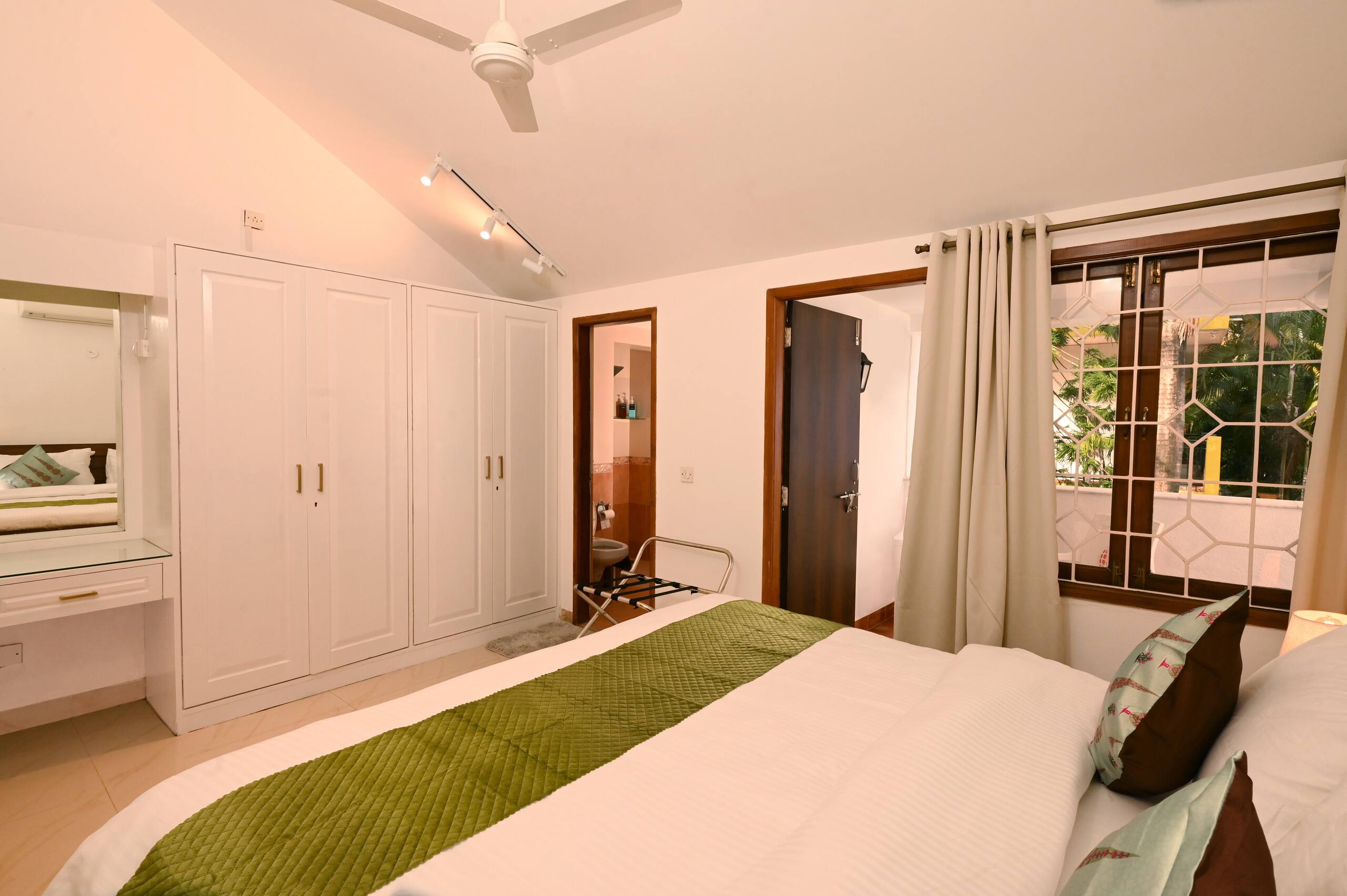 Solitude By The Pool-2BR Villa nr Novotel Candolim 18