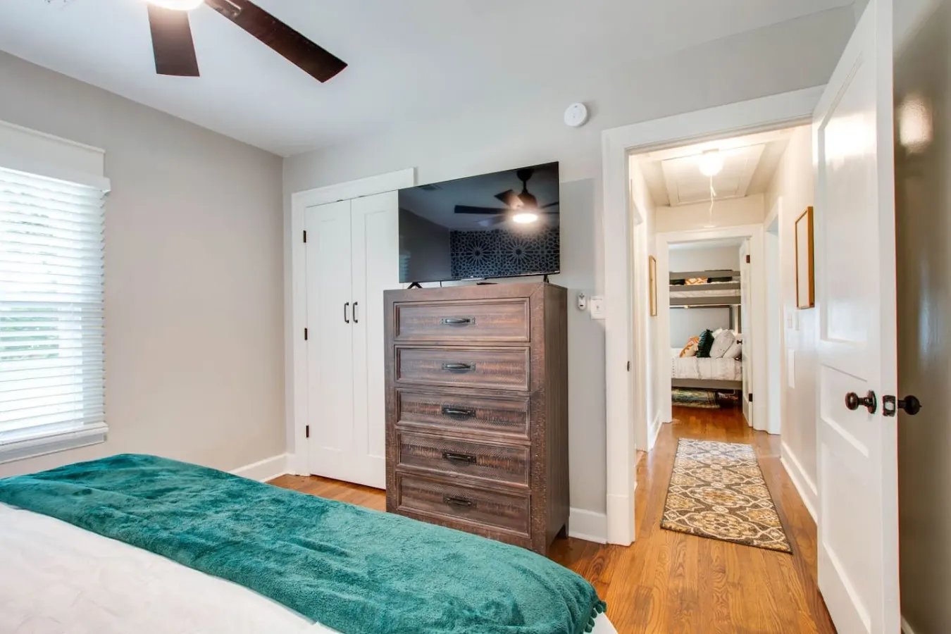 Leaf Lodge Dog-Friendly Fenced Yard EV 16