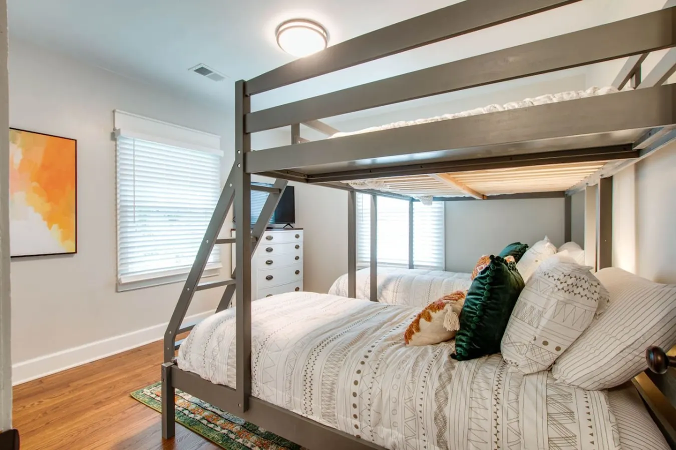 Leaf Lodge Dog-Friendly Fenced Yard EV 18