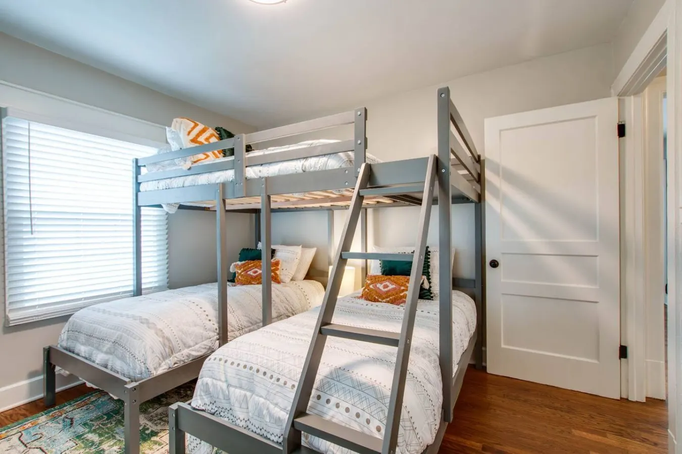 Leaf Lodge Dog-Friendly Fenced Yard EV 19