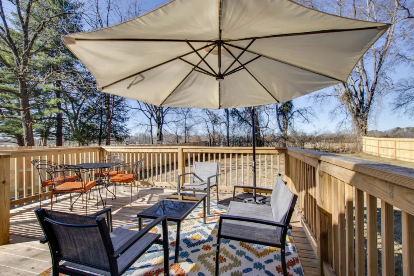 Leaf Lodge Dog-Friendly Fenced Yard EV 20