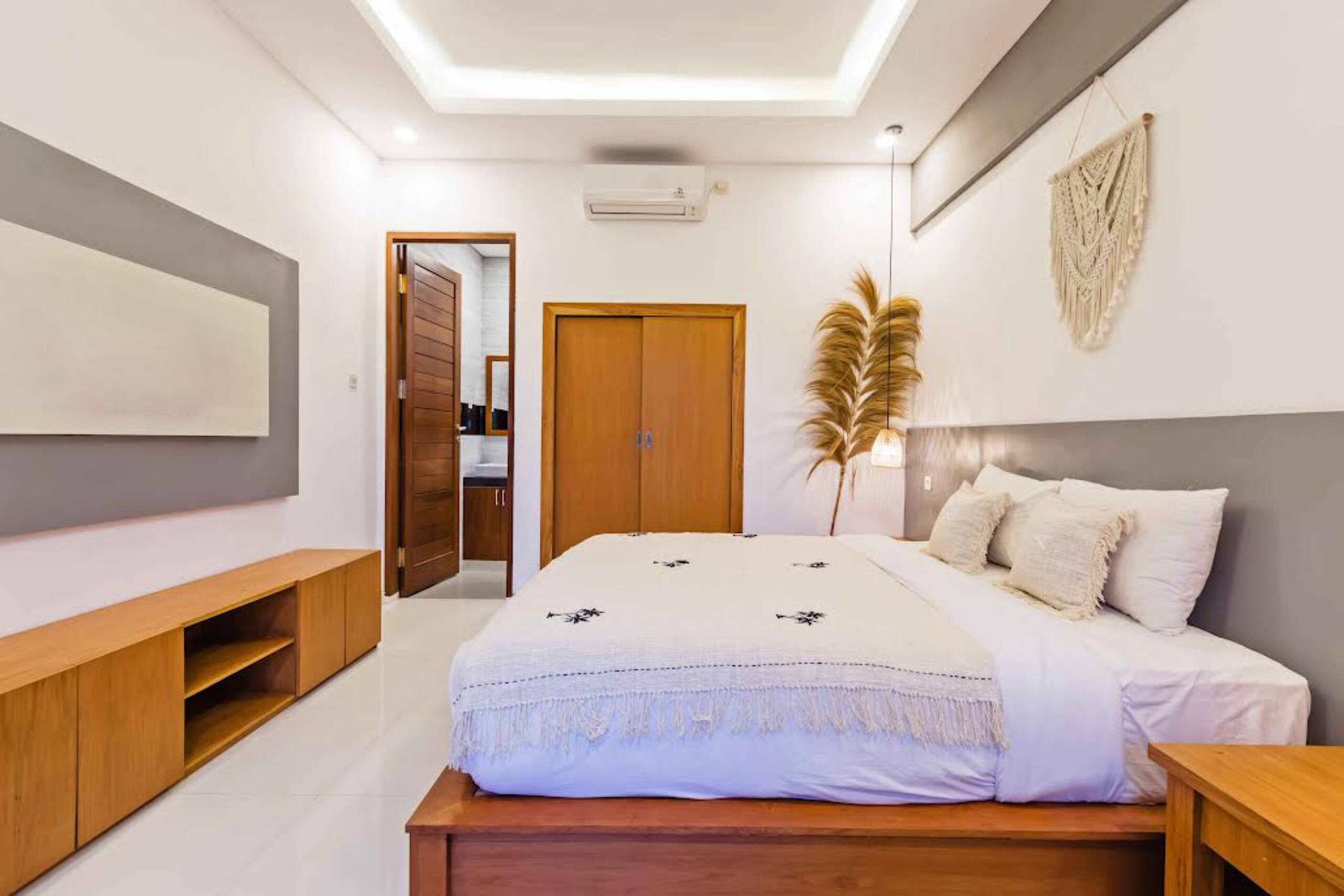 Villa Aruna–4BR Canggu, 5 min to la brisa & surf 9