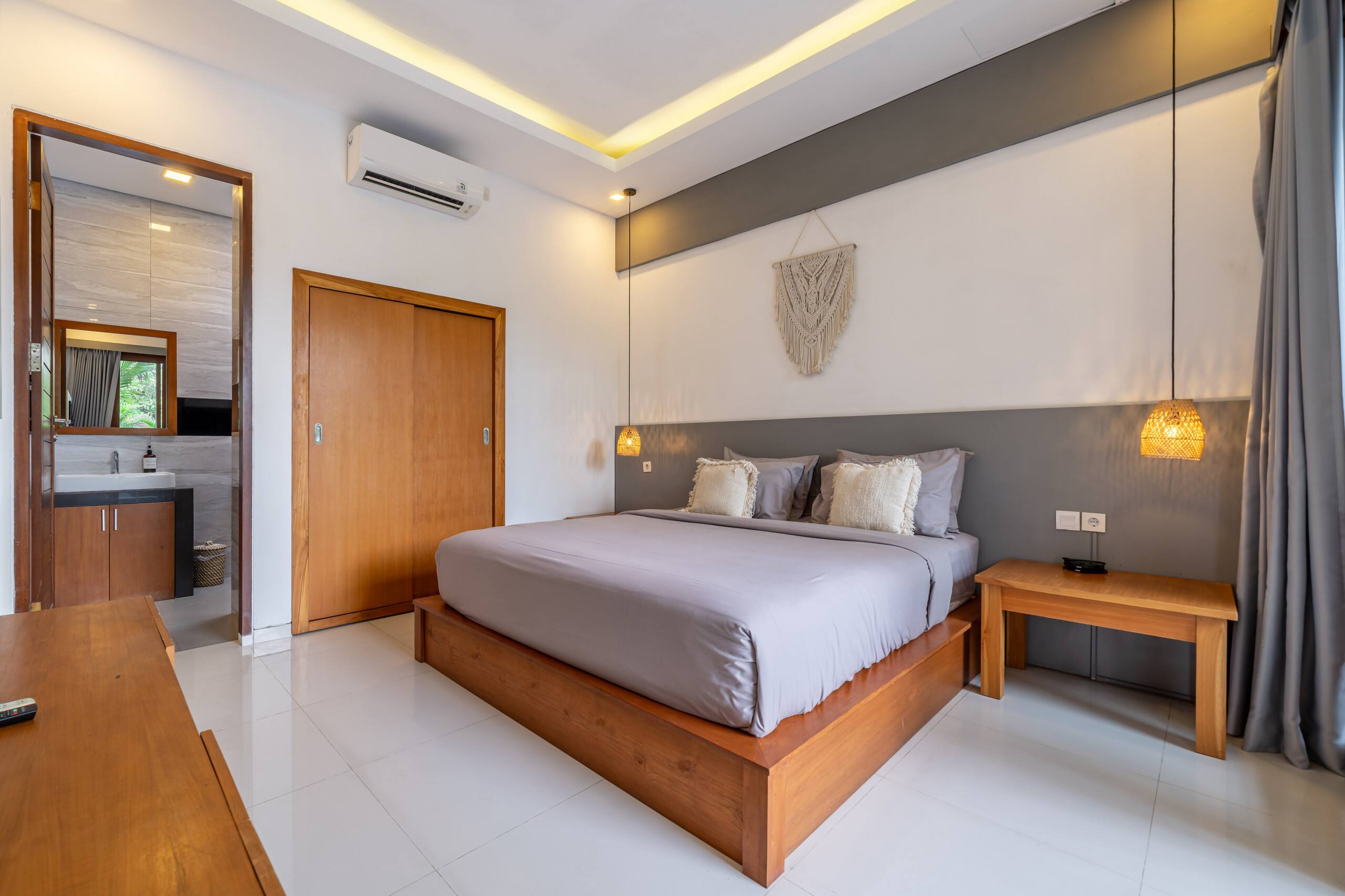 Villa Aruna–4BR Canggu, 5 min to la brisa & surf 11