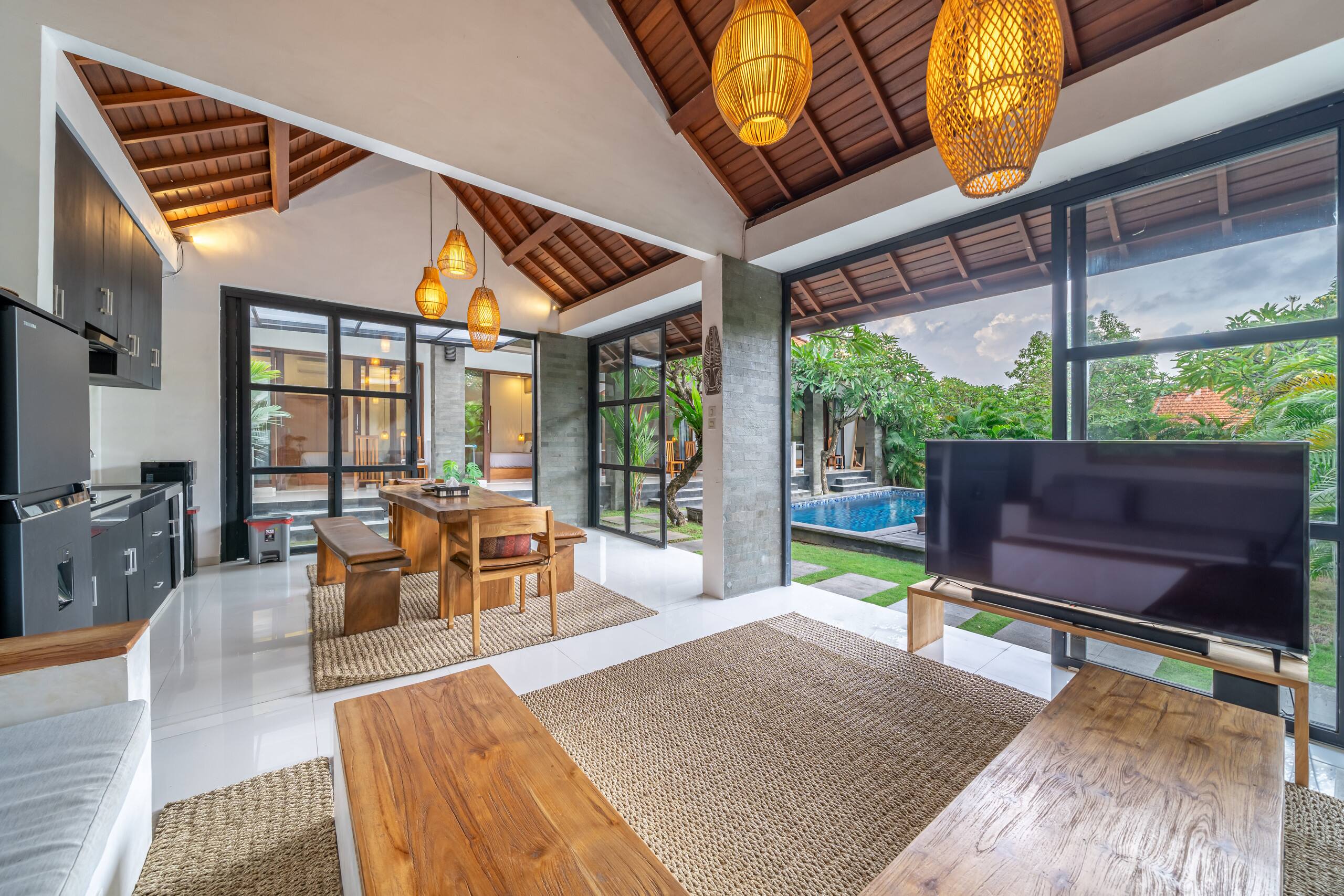 Villa Aruna–4BR Canggu, 5 min to la brisa & surf — photo 2
