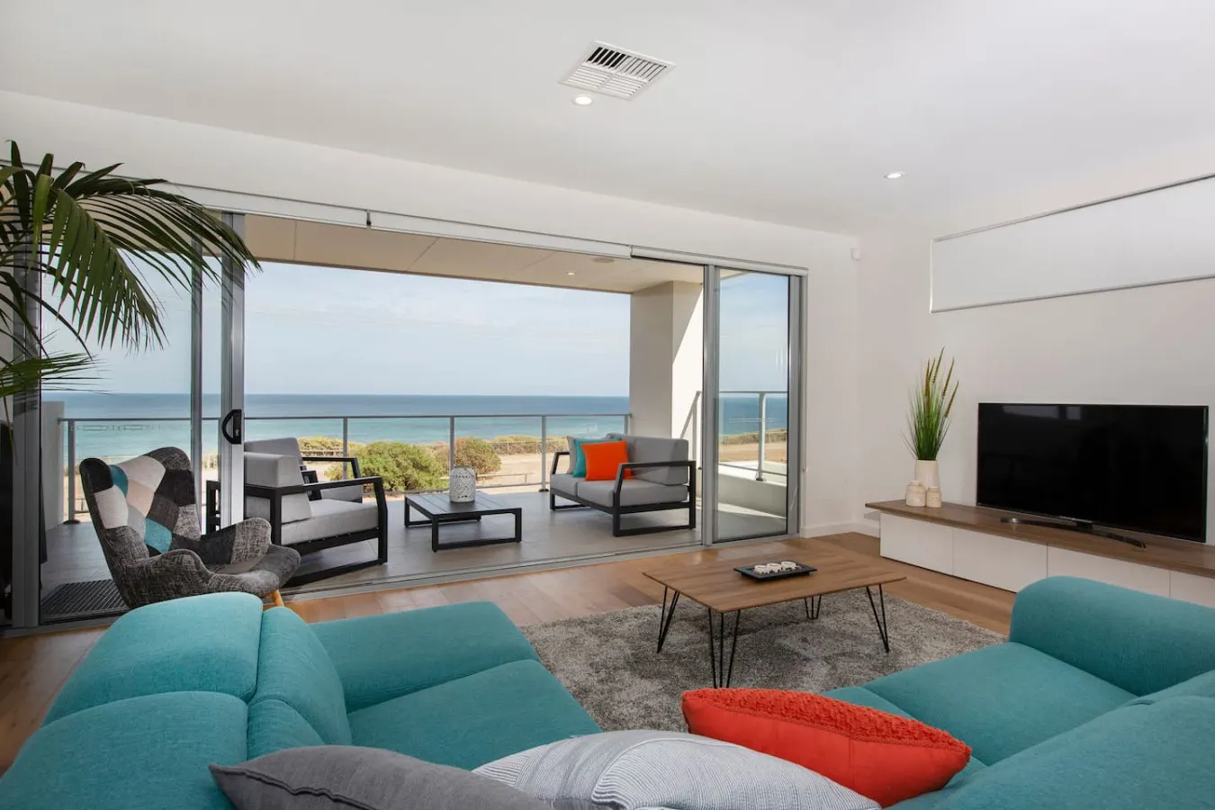 Ocean At Seaford—Panoramic Beachfront + Backyard 7