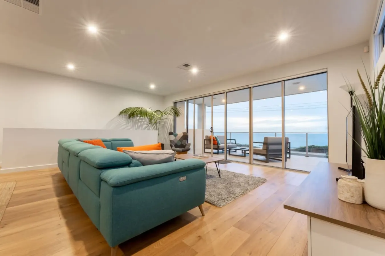 Ocean At Seaford—Panoramic Beachfront + Backyard 8