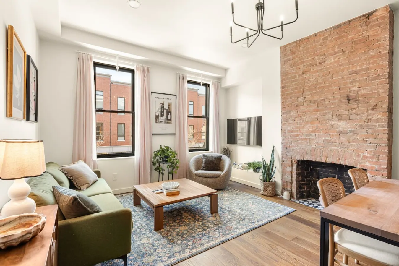 6BR Retreat, Walkers Paradise Near Washington Park 2