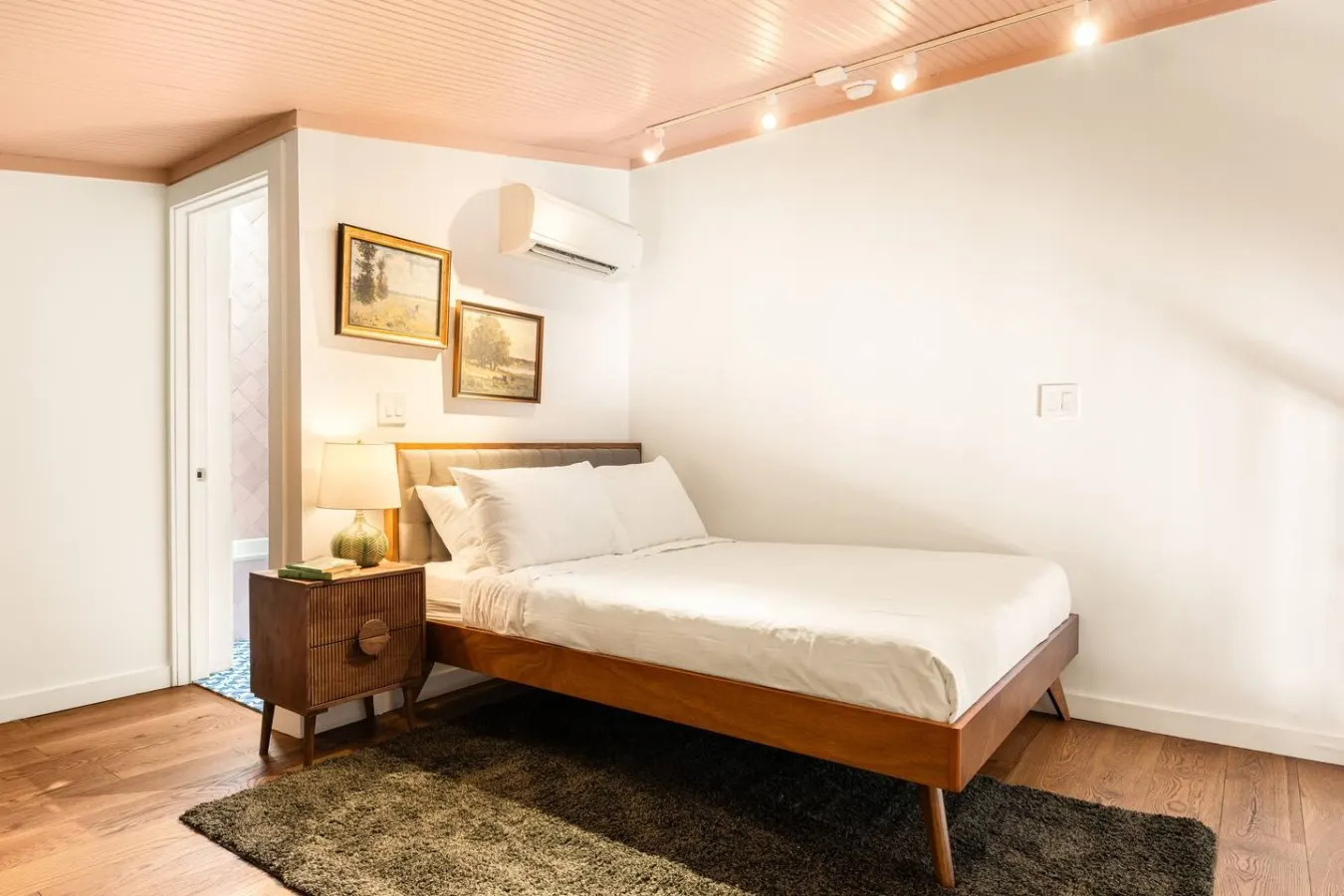 6BR Retreat, Walkers Paradise Near Washington Park 9