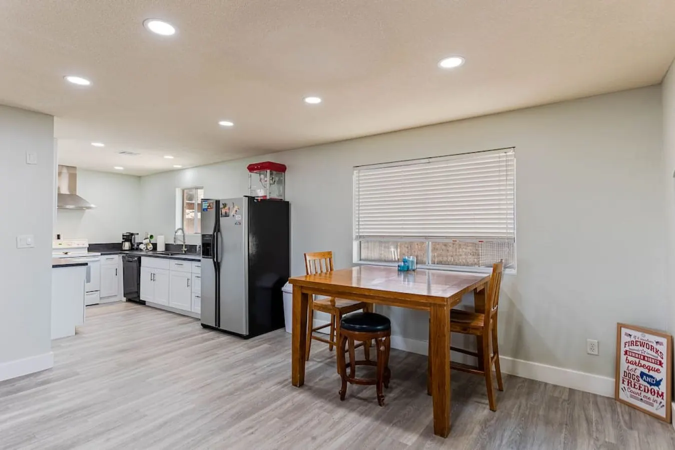 Havasu Warbler - Hot Tub, BBQ, Parking, FirePit 11