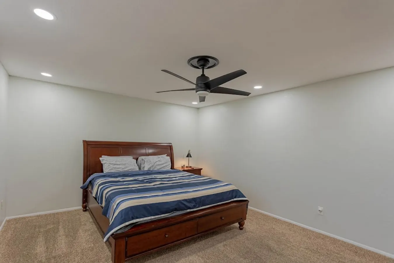 Havasu Warbler - Hot Tub, BBQ, Parking, FirePit 14