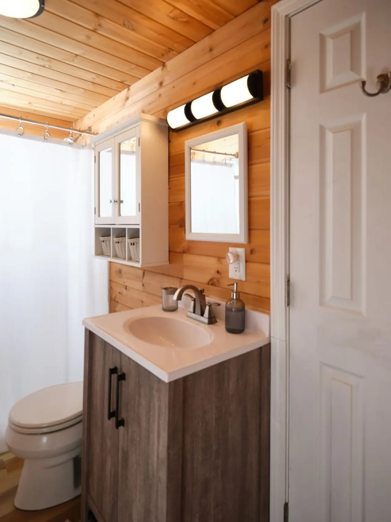 Lakefront Cabin w/Private Dock, Mtn Views Fire Pit 15