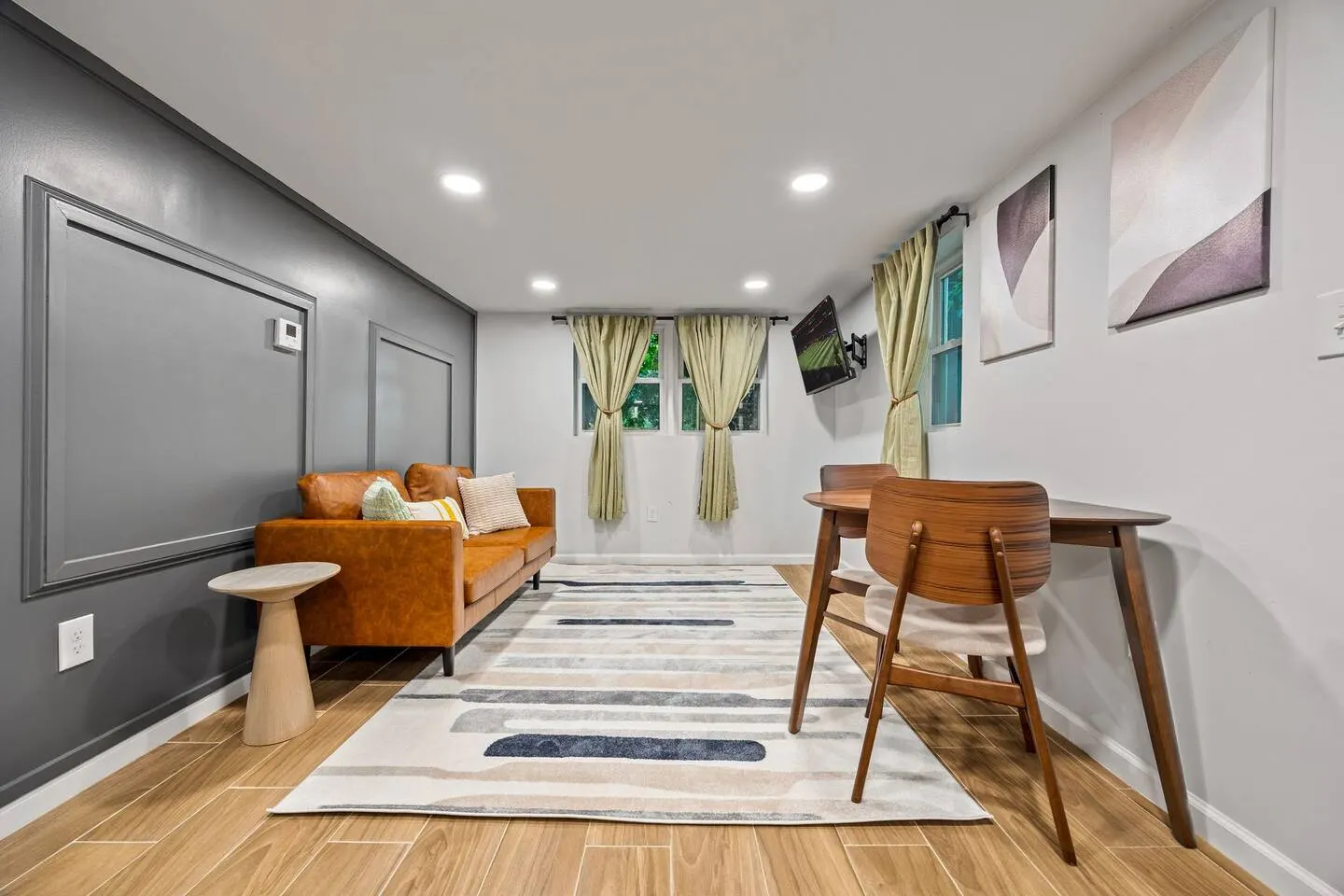 Chic 2BR Downstairs Unit near Mercedes-Benz