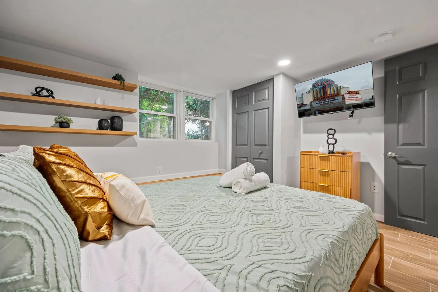 Chic 2BR Downstairs Unit near Mercedes-Benz 9