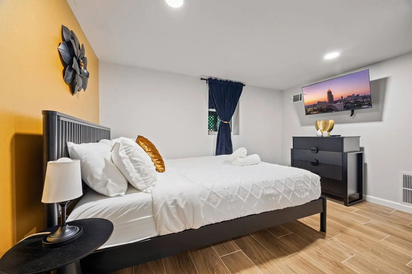 Chic 2BR Downstairs Unit near Mercedes-Benz 12