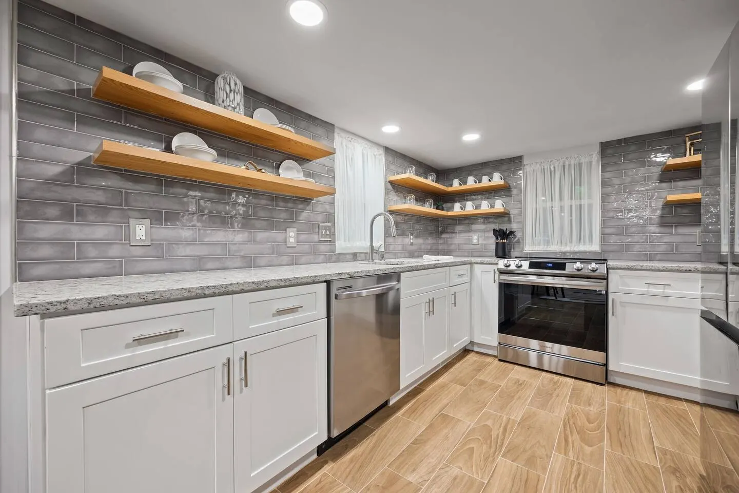Chic 2BR Downstairs Unit near Mercedes-Benz 7