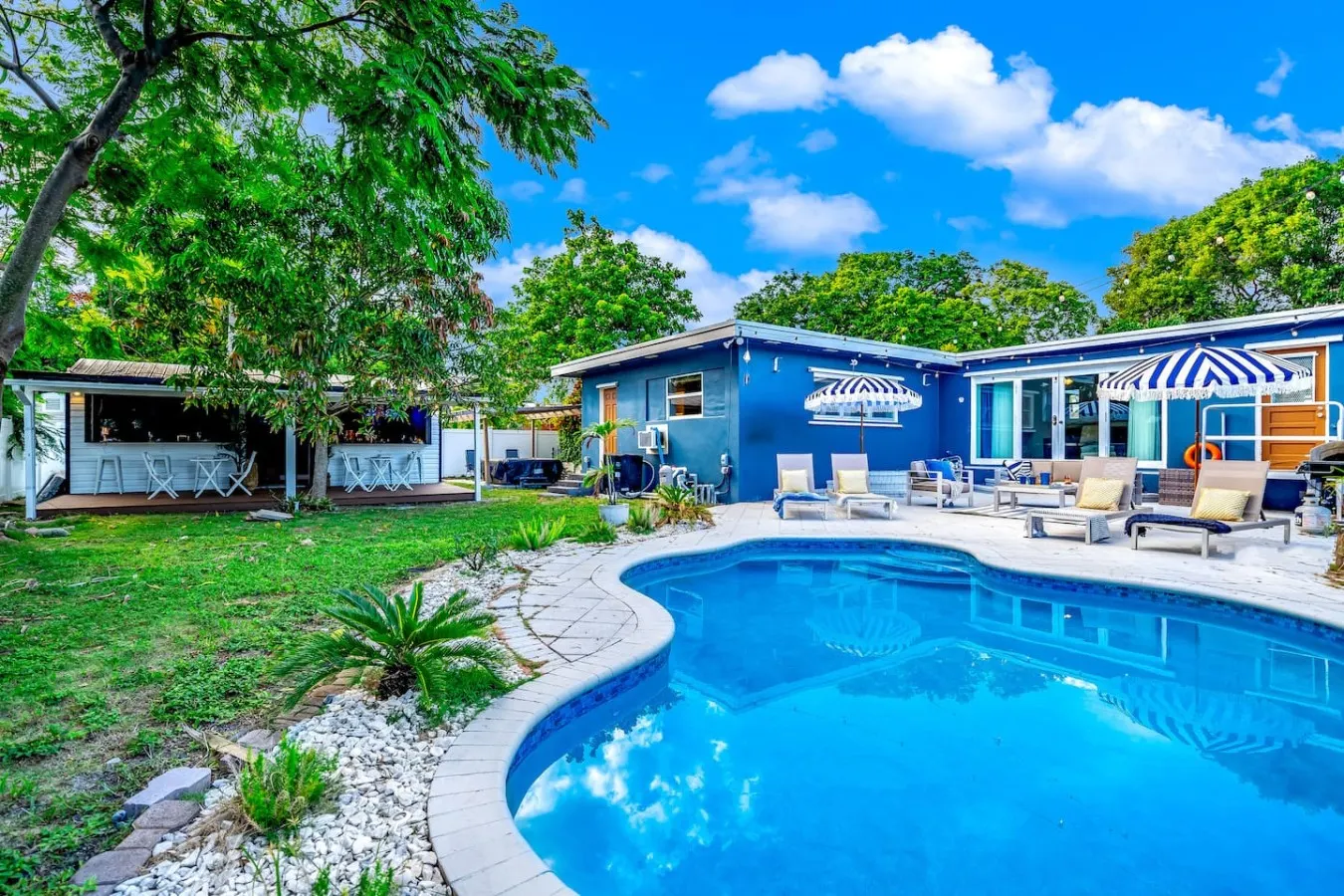 3bed Htd pool/jacuzzi 10 min to beach & airport