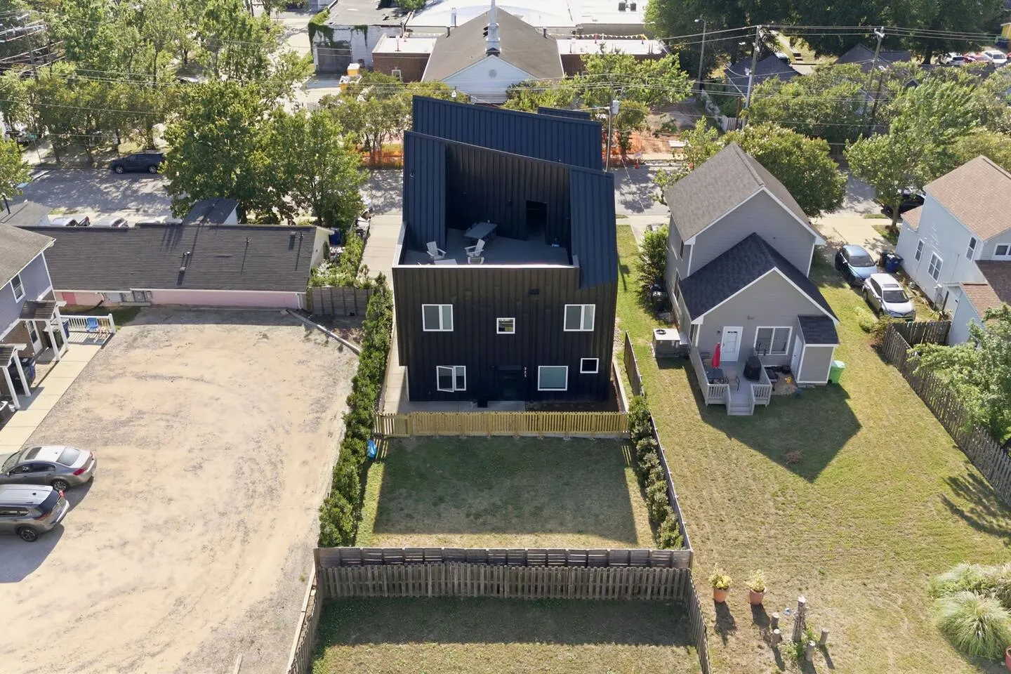 Americana Vibe, Rooftop, Very Walkable 2