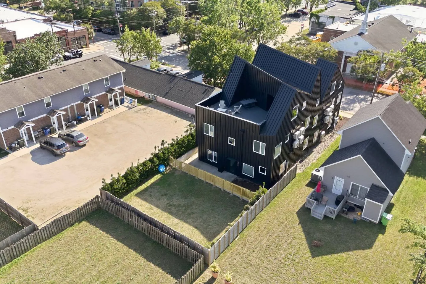 Americana Vibe, Rooftop, Very Walkable 9