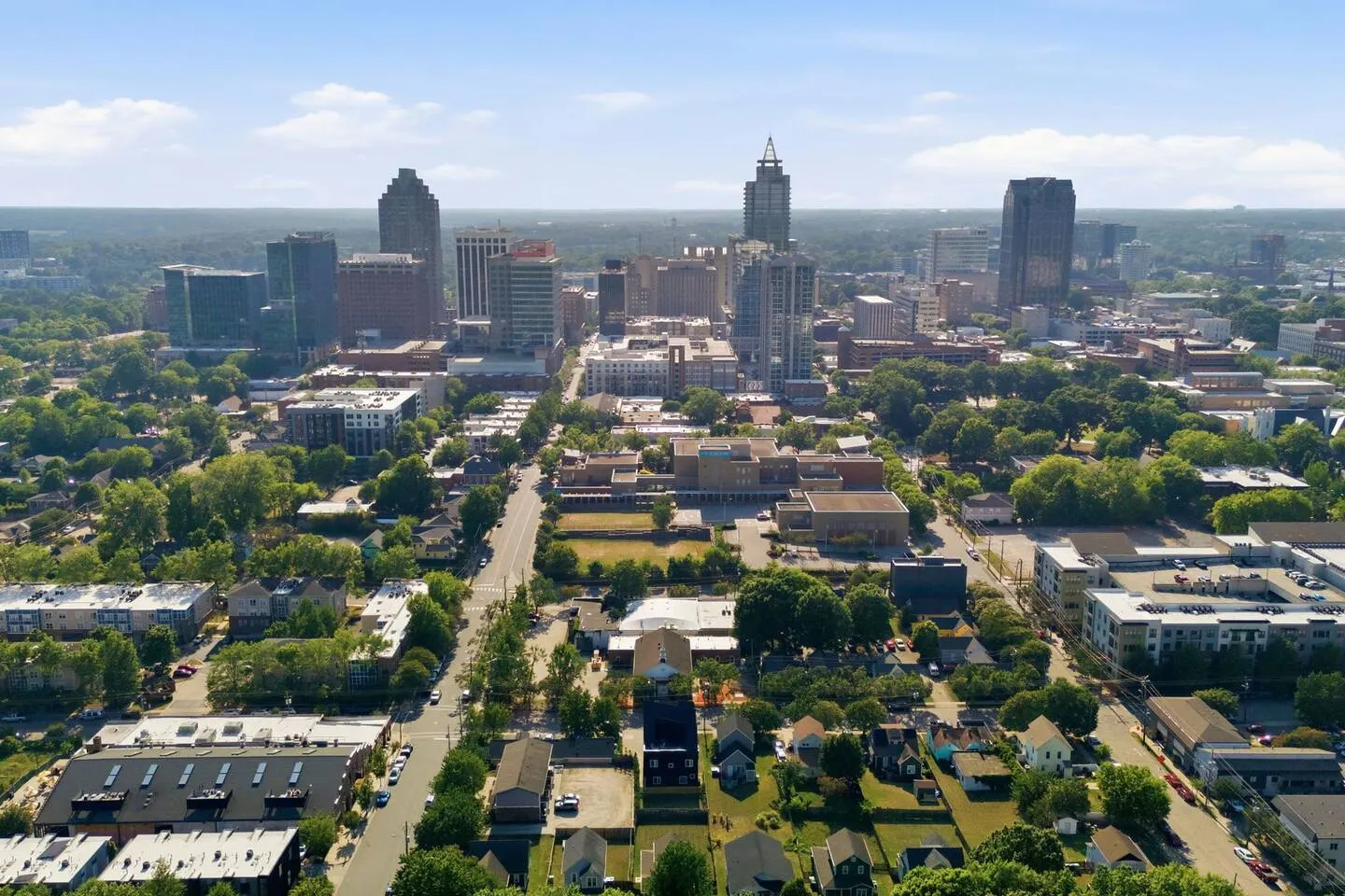 Americana Vibe, Rooftop, Very Walkable 11