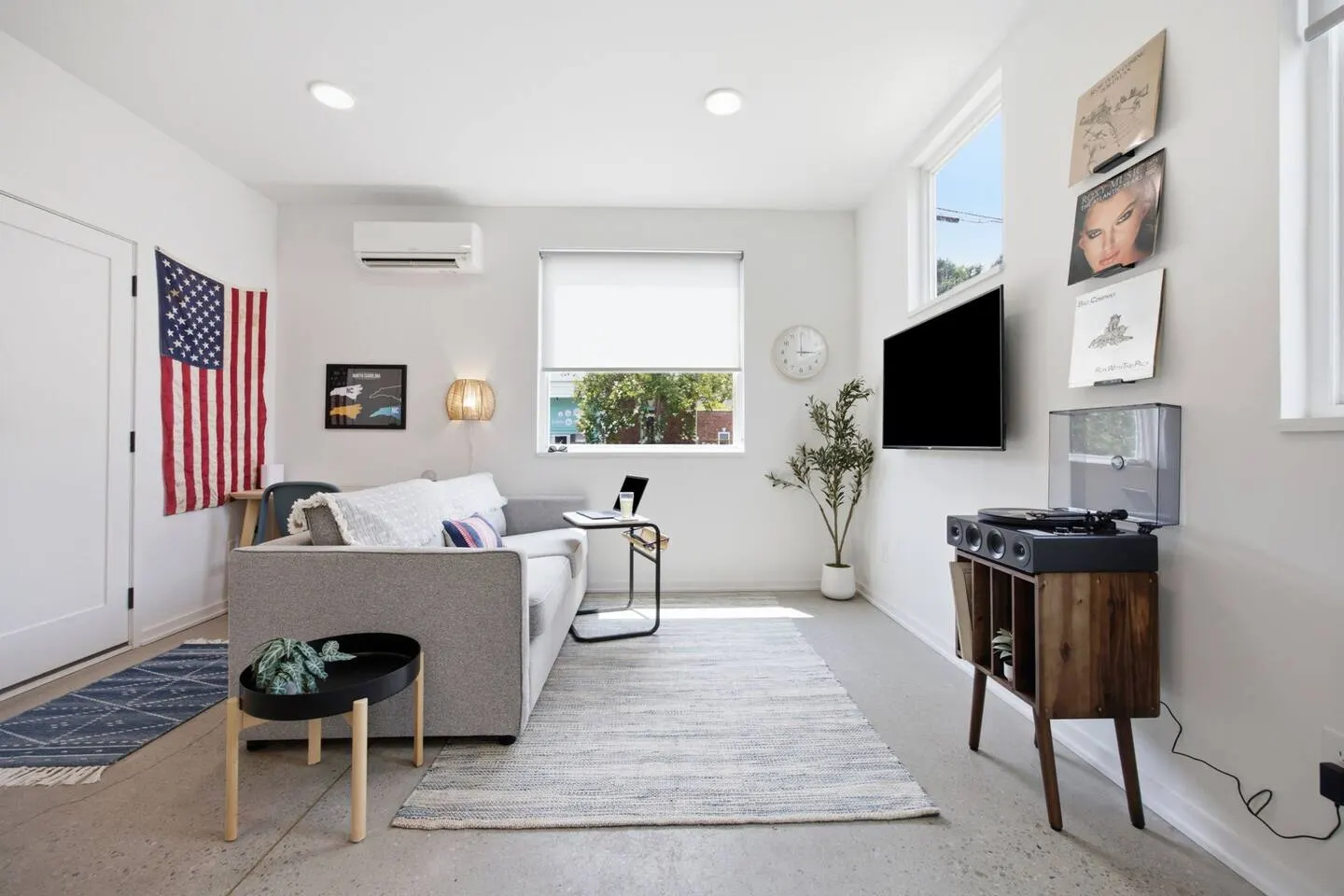 Americana Vibe, Rooftop, Very Walkable 12