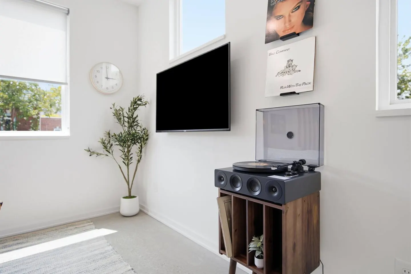 Americana Vibe, Rooftop, Very Walkable 17