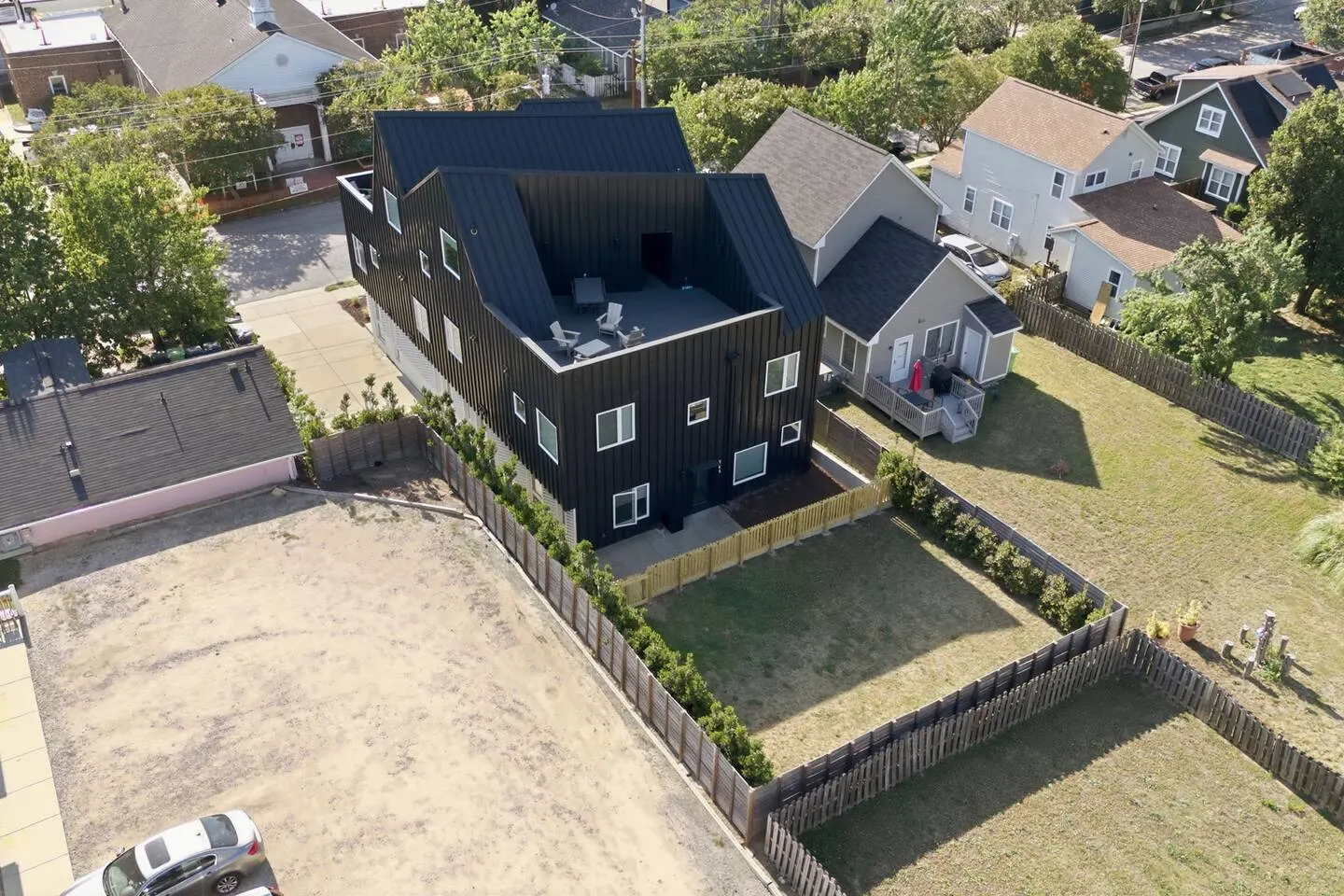 Americana Vibe, Rooftop, Very Walkable 4