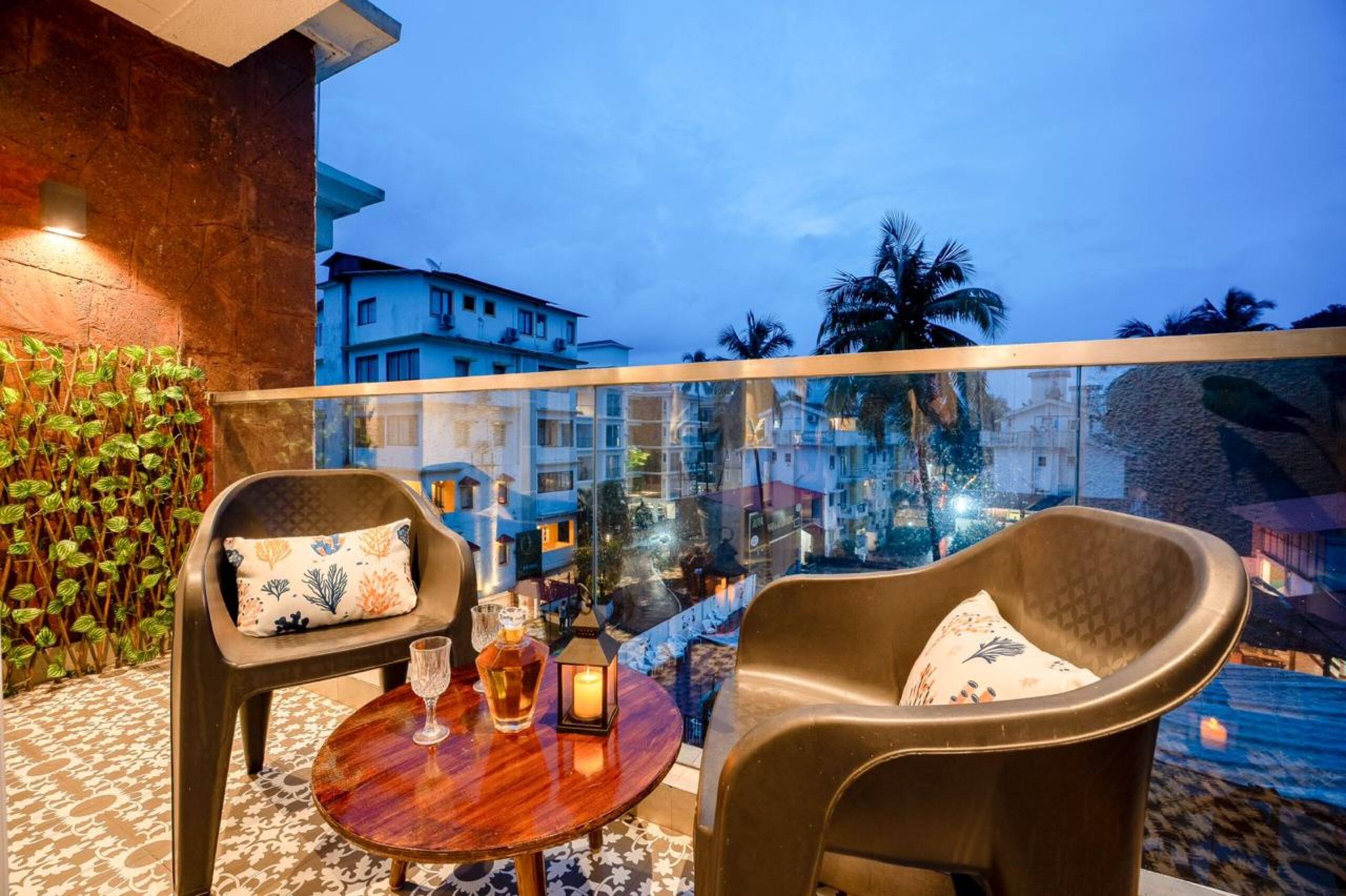 “Amor Luxury Suites w/ Pool, Kitchen, WiFi ,beach 30
