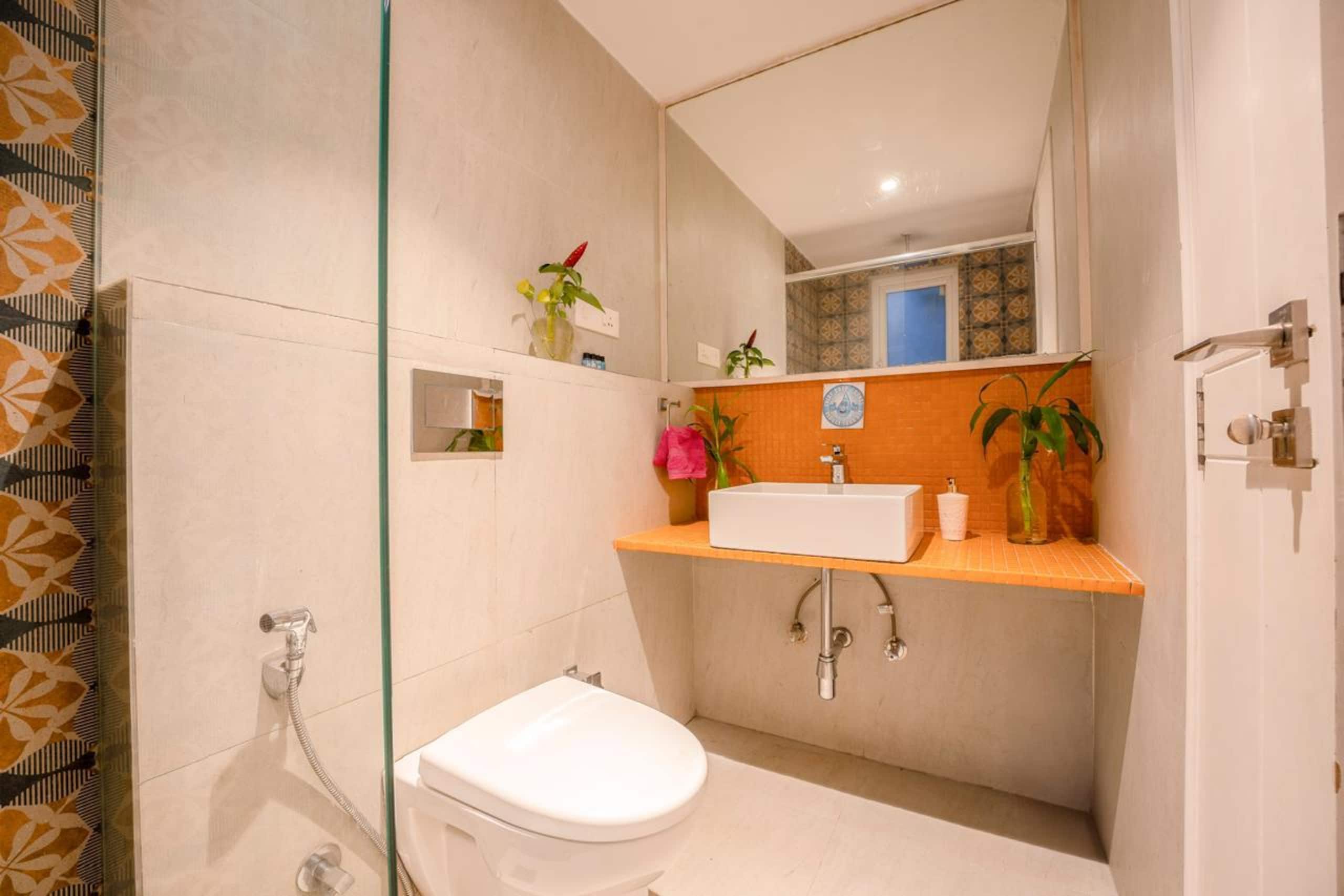 “Amor Luxury Suites w/ Pool, Kitchen, WiFi ,beach 25