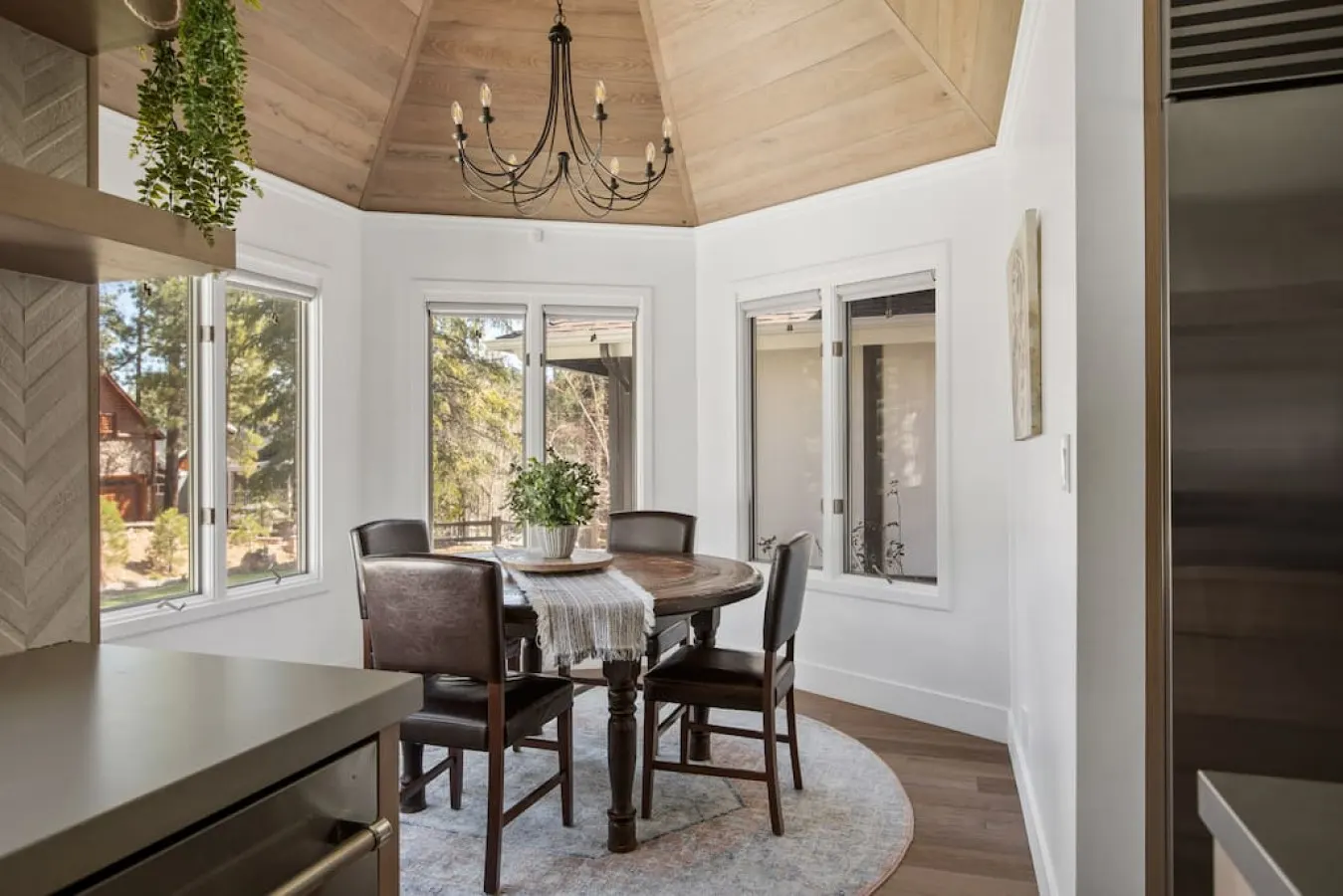 Modern Lodge Near the Ski Slopes, Hot Tub, Games 9