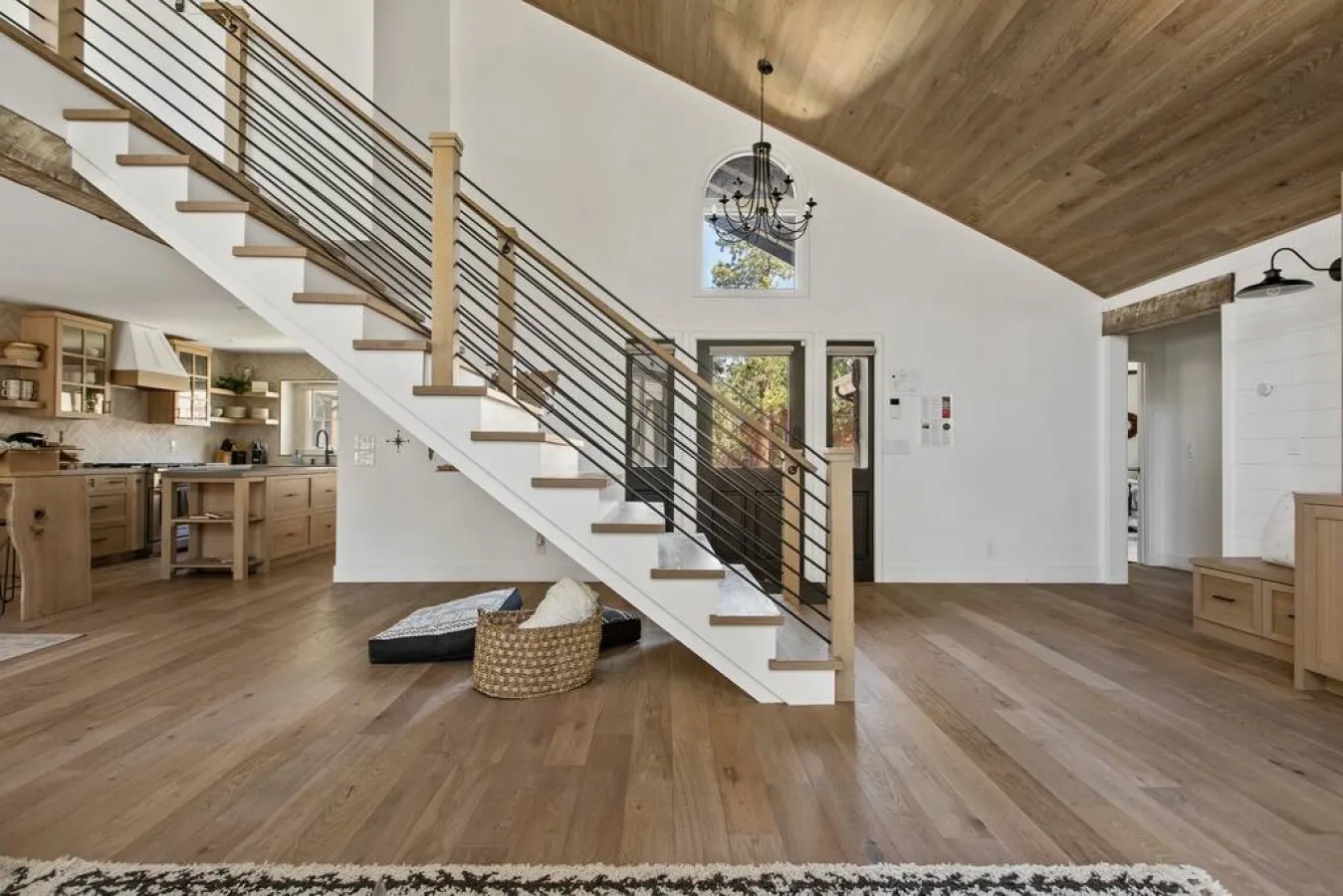 Modern Lodge Near the Ski Slopes, Hot Tub, Games 14